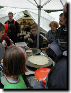 Einweihung der Crepes-Maschine