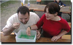 Steffi beim Wackelpudding-Diebstahl